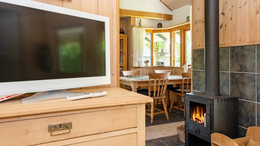 6 Person Holiday Home in Hovborg