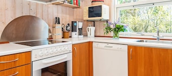 6 Person Holiday Home in Hemmet