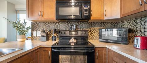 Fridge, microwave, oven, stovetop