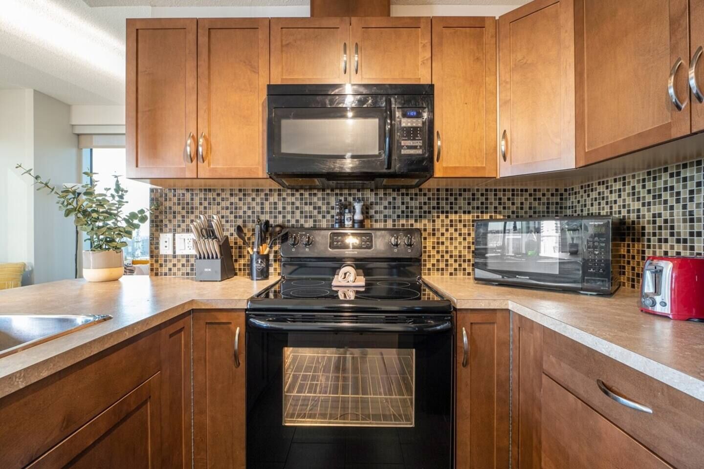 Køleskab, mikrobølgeovn, ovn, kogeplade