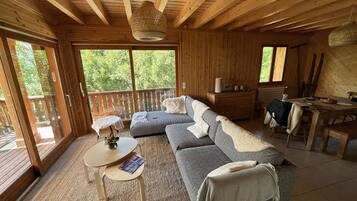 TV, fireplace, stereo