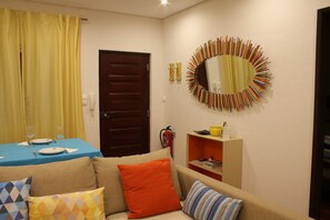 تلفزيون ذكي، وحدة تحكم لألعاب الفيديو، مشغل دي في دي، ستيريو