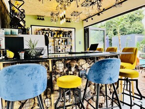 بار (في المنشاة)