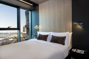 1 bedroom, in-room safe, desk, soundproofing