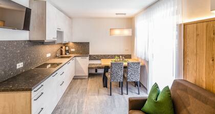 Zum Sonnentor - Appartement Larix 2' avec vue sur les montagnes, balcon et Wi-Fi