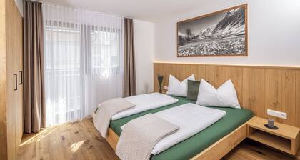 Ferienwohnung 'Zum Sonnentor - Larix 2' mit Bergblick, Balkon und WLAN