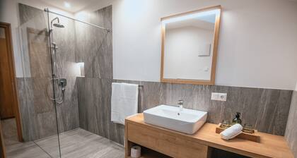 Zum Sonnentor - Appartement Larix 2' avec vue sur les montagnes, balcon et Wi-Fi