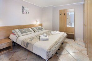 1 bedroom, free WiFi, bed sheets - Studio Apartment "Trela" near Slopes with Balcony & Wi-Fi (Livigno)