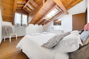 1 quarto, Wi-Fi de cortesia, roupa de cama