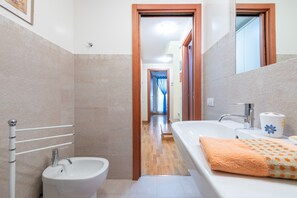 Bathtub, hair dryer, towels