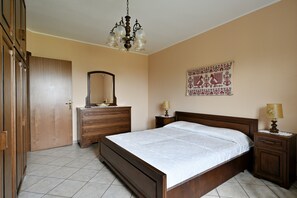 2 chambres, fer et planche à repasser, Wi-Fi gratuit, draps fournis