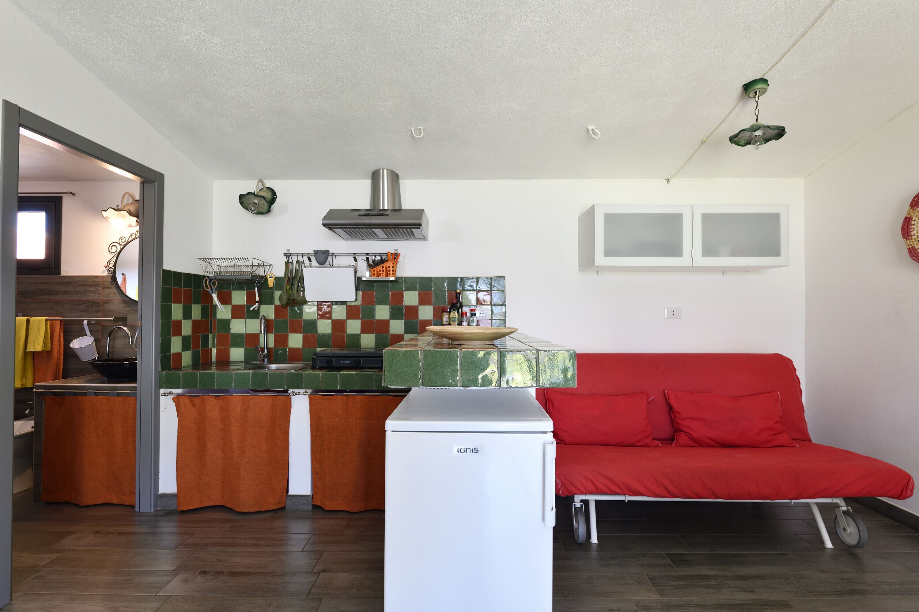 Kühlschrank, Mikrowelle, Herdplatte, Toaster