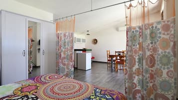 Free WiFi, bed sheets