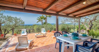 Villa 'Sa Domo Su Sole' avec vue sur la mer, terrasse privée et Wi-Fi