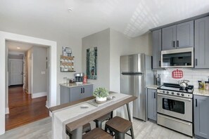 Fridge, microwave, oven, stovetop - Red Brick Row, Modern | Inviting | Chic (Savannah)