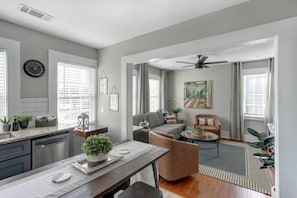 TV, offices - Red Brick Row, Modern | Inviting | Chic (Savannah)
