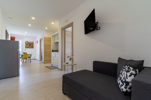 TV - Apartment 'Le Scuderie 7' with Shared Pool, Wi-Fi and Air Conditioning (Galatone)