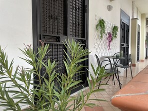 Outdoor dining - Sky & Green Luxury Apartment  (Boscoreale)