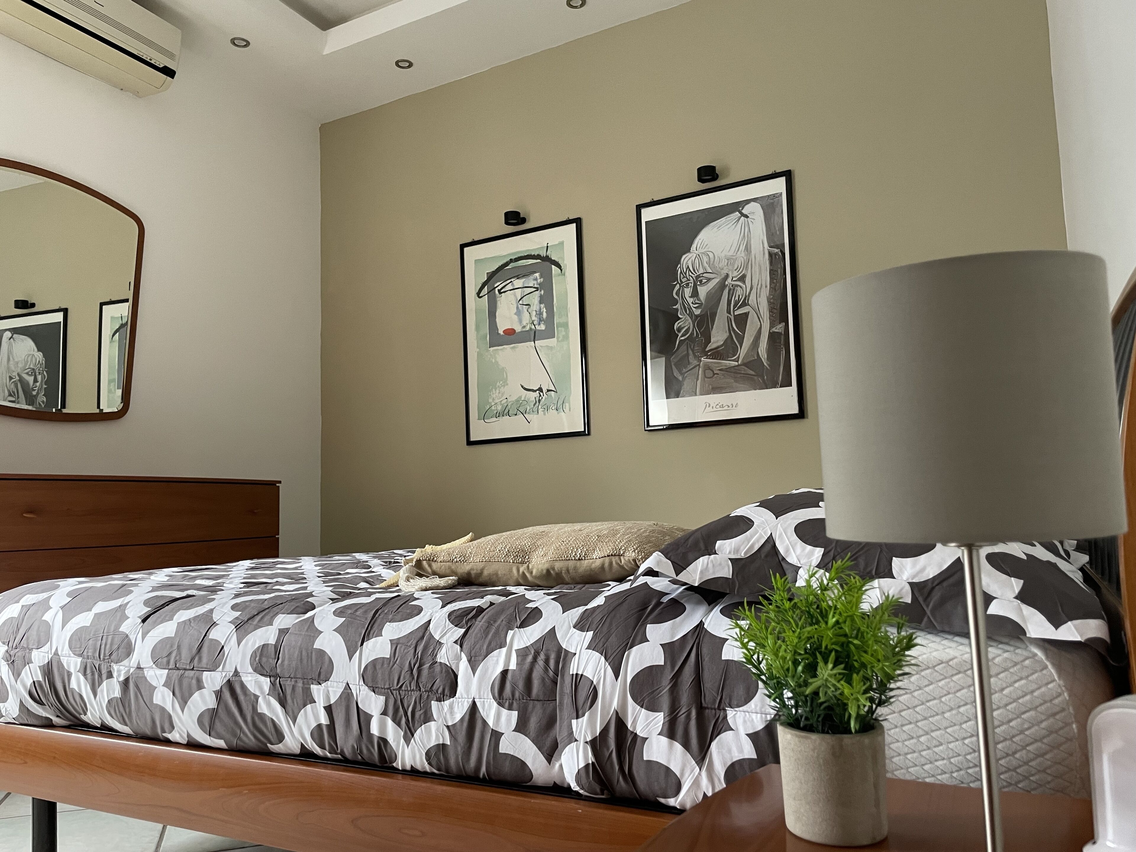 4 bedrooms, in-room safe, desk, iron/ironing board