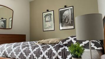 4 bedrooms, in-room safe, desk, iron/ironing board