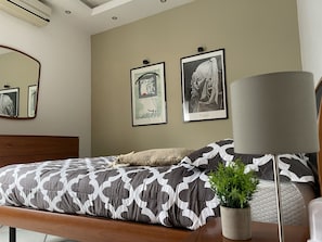 4 bedrooms, in-room safe, desk, iron/ironing board