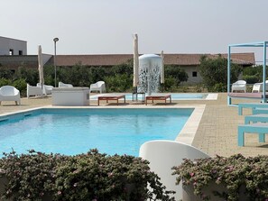 Pool - Holiday Apartment "Le Scuderie 6" with Balcony, Shared Pool & Wi-Fi (Galatone)