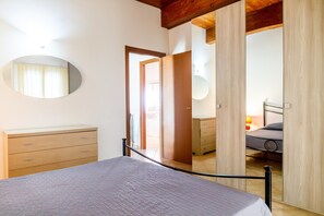 1 bedroom, bed sheets