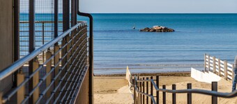 Apartamento vacacional 'Aria' cerca de la playa con terraza y balcón compartidos