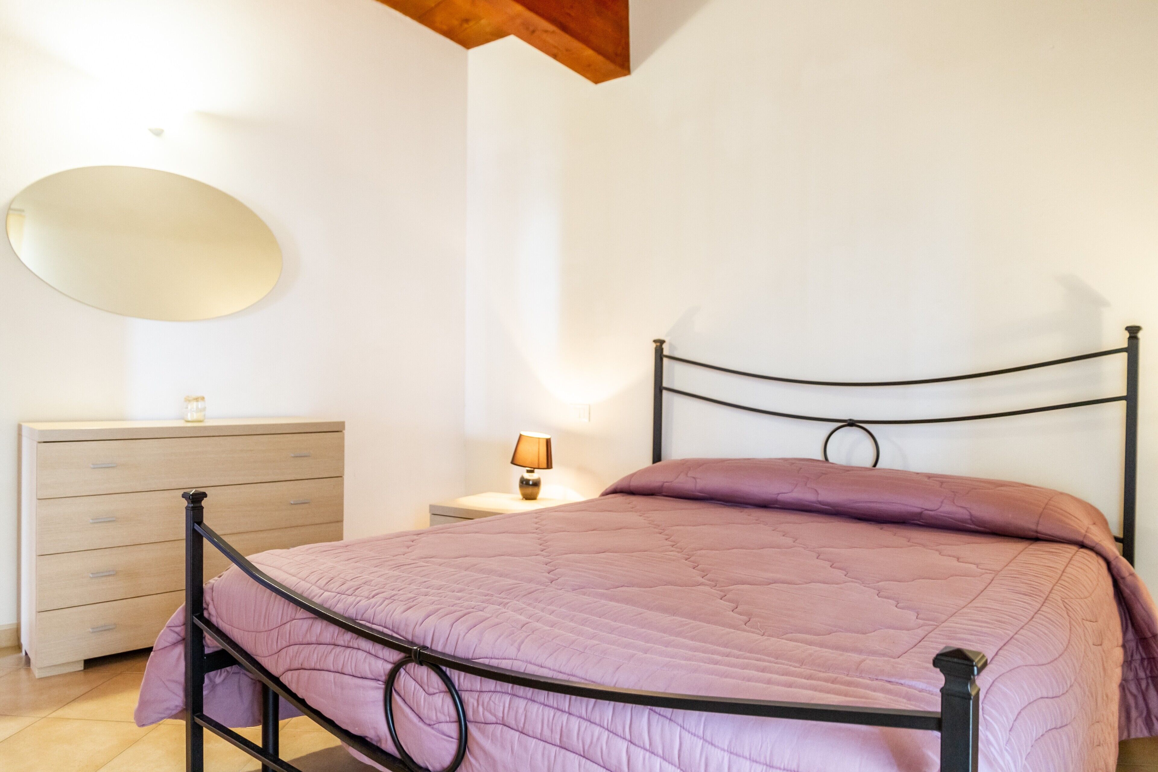 1 bedroom, bed sheets