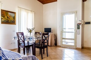 Dining - Holiday Apartment 'Fuoco' with Sea View & Balcony (Follonica)