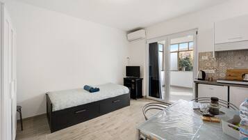 1 bedroom, iron/ironing board, free WiFi, bed sheets