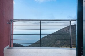 Property grounds - Apartment "Casa Mare Montaretto 1" with Sea View, Balcony & Wi-Fi (Bonassola)
