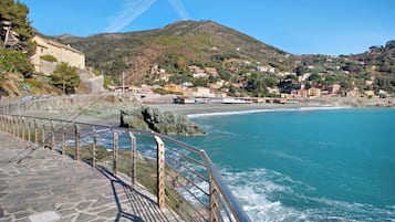 Una spiaggia nelle vicinanze