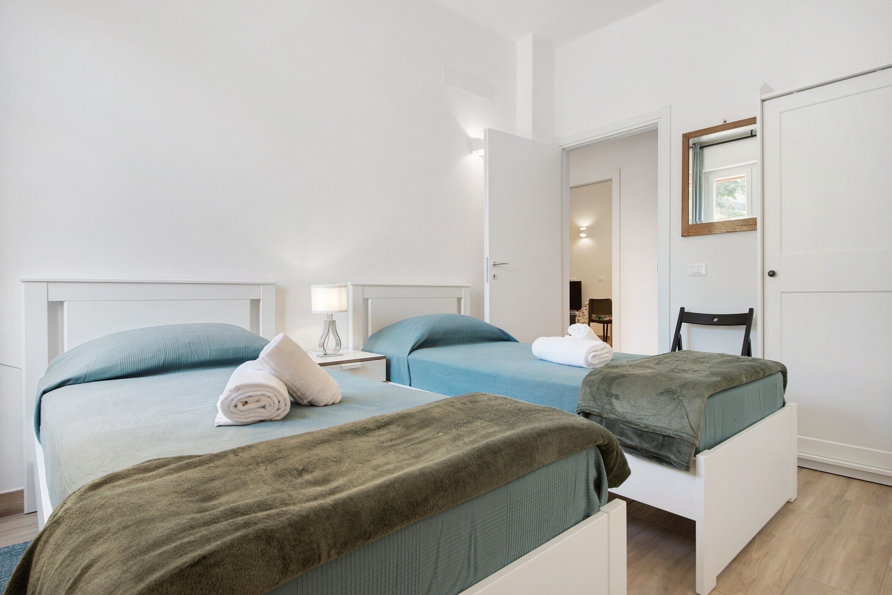 2 habitaciones, tabla de planchar con plancha y wifi gratis 