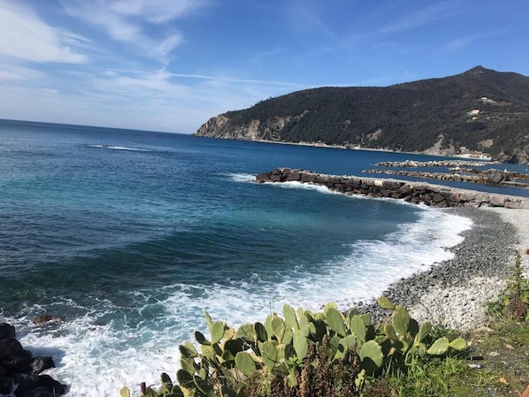 Una spiaggia nelle vicinanze