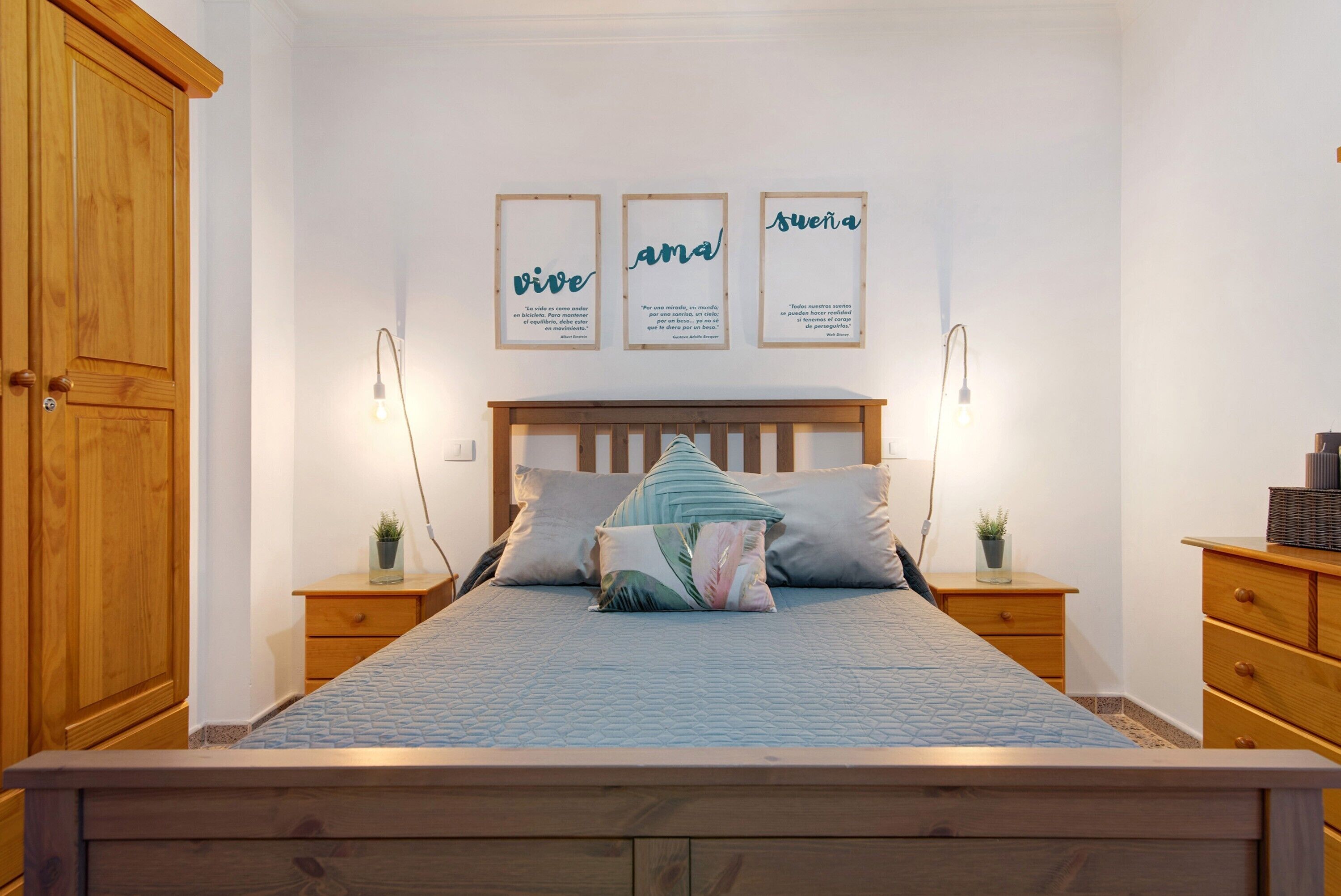 1 slaapkamer, een strijkplank/strijkijzer, gratis wifi, beddengoed