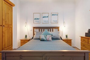 1 slaapkamer, een strijkplank/strijkijzer, gratis wifi, beddengoed