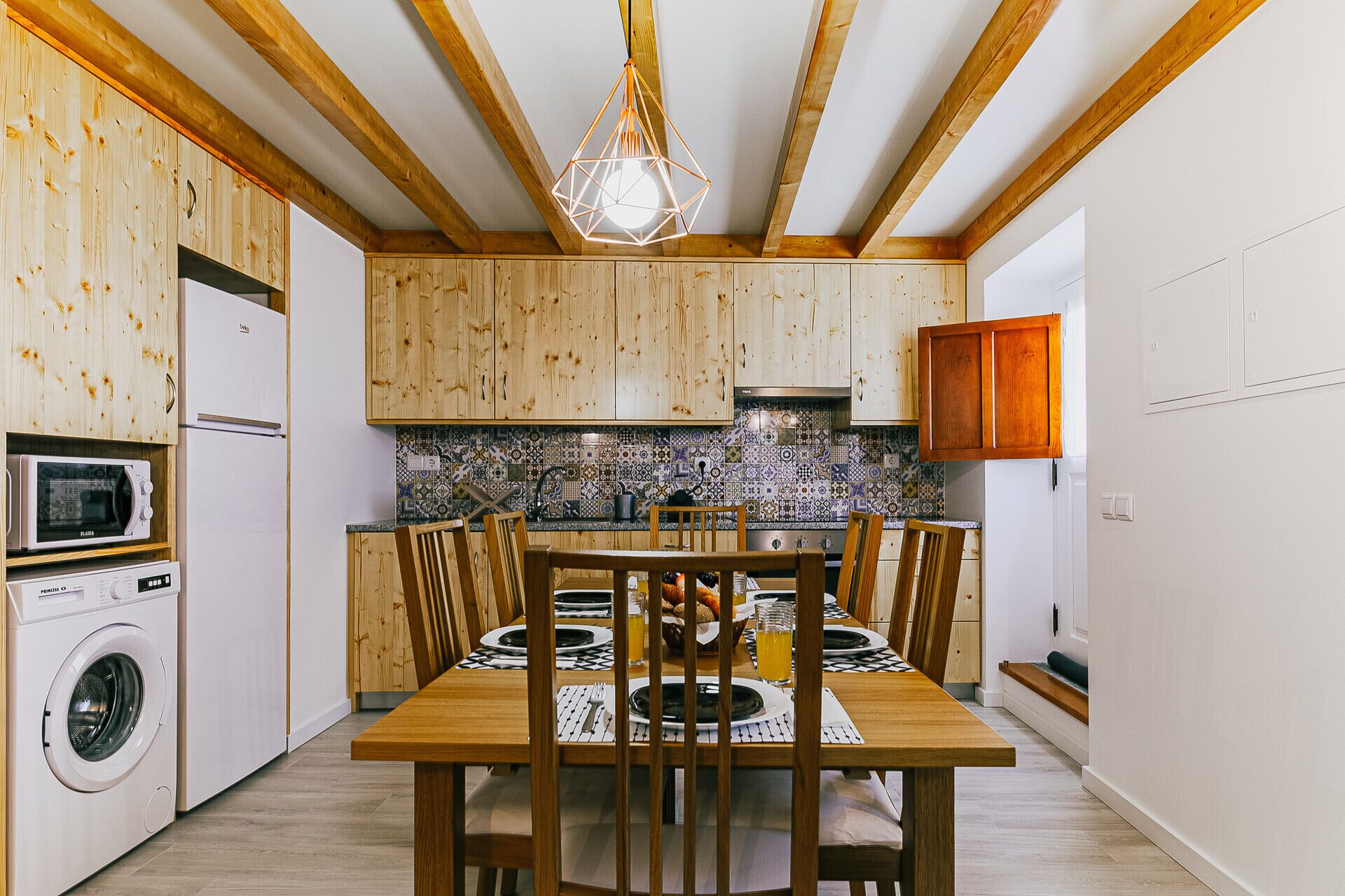 Fridge, microwave, oven, coffee/tea maker