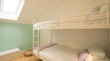 4 bedrooms, free WiFi, bed sheets