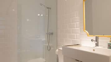 Shower, hair dryer, towels, shampoo