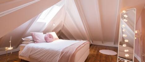 Free WiFi, bed sheets
