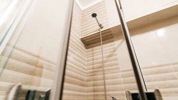 Dusch, hÄrtork, handdukar och tvÄl