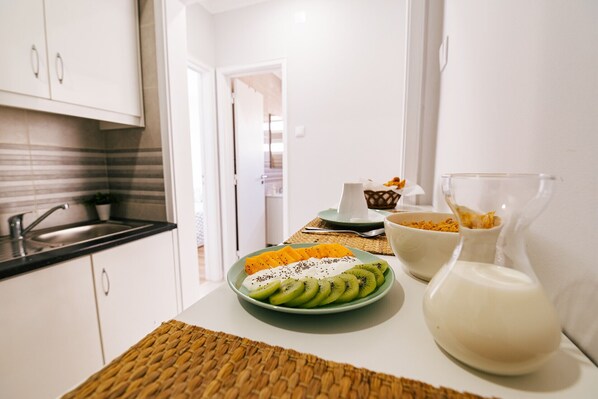 Fridge, microwave, coffee/tea maker, toaster - Maré Alta - Berlenga (Peniche)