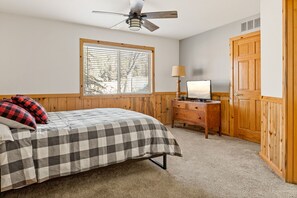 Cabane, plusieurs lits, bain à remous, vue montagne | Vue de la chambre