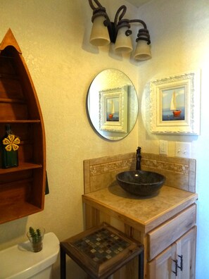 Quarto, 1 quarto | Banheiro | Toalhas de banho, shampoo