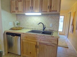 Room, 1 Bedroom | Private kitchen | Fridge, oven, coffee/tea maker