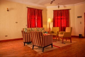 Téléviseur à DEL de 32 po avec télévision par satellite, téléviseur