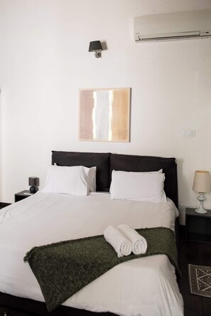 4 bedrooms, desk, WiFi, bed sheets - Grand House Of Character Valletta (Floriana)