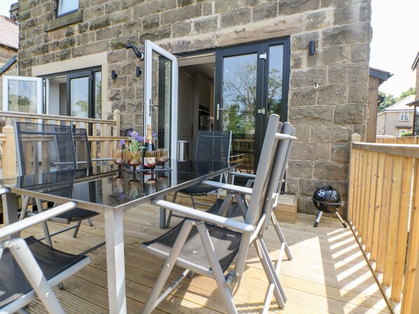 Cottage | Interior - By the Tracks (Buxton)