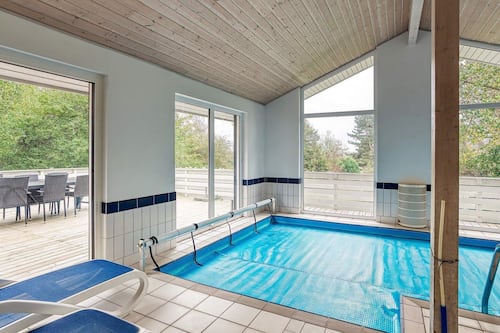Huis | Zwembad | Een binnenzwembad en een buitenzwembad